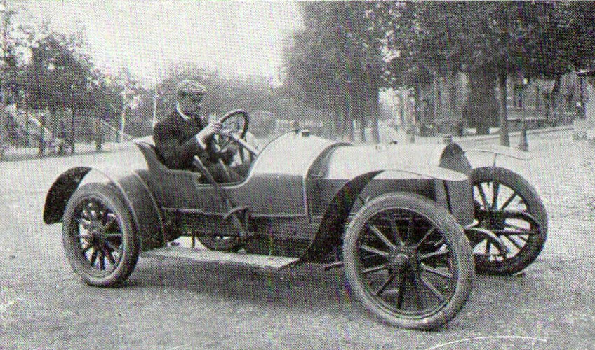 Page au volant de sa Type N, victorieuse à la course de côte de Gaillon le 3 octobre 1909.